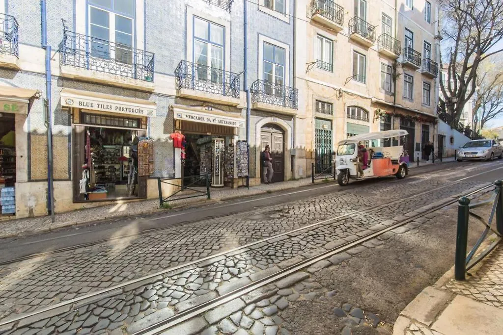 135 A - Stay In Tranquil Flat In Alfama Near Se And Castle Lisbon Portugal