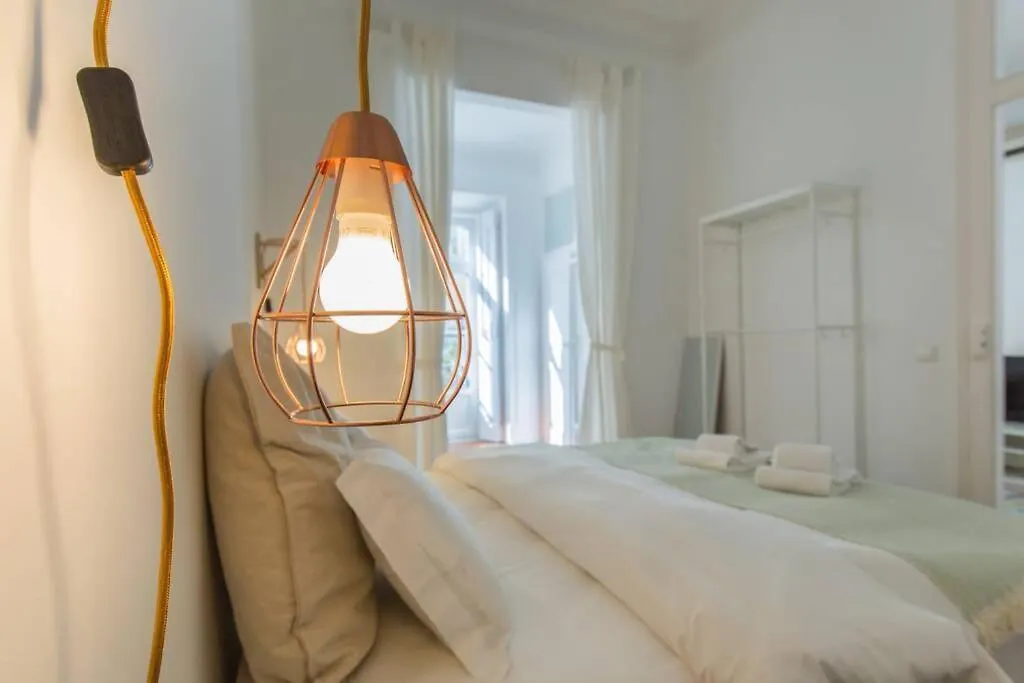 135 A - Stay In Tranquil Flat In Alfama Near Se And Castle Lisbon