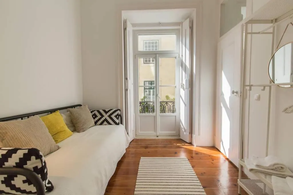 135 A - Stay In Tranquil Flat In Alfama Near Se And Castle Lisbon Portugal